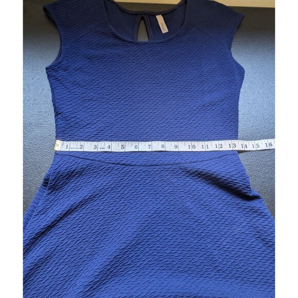 Gilli Womens Dress Cap Sleeve Fit & Flare Blue Keyhole Back Textured Size Small - Picture 6 of 9